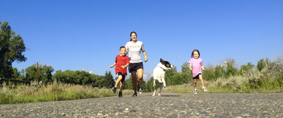 A family affair! Of all the races I ran in 2014, this one down the driveway was the best! https://twitter.com/ewedmiston