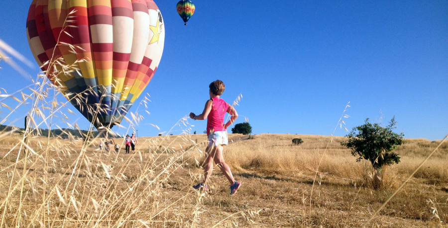 The morning after the ZOOMA Napa Valley half marathon, I went for a shakeout run in the neighborhood around my hotel. I stumbled upon a park with beautiful trails made only more so by the hobbyists floating their colorful hot air balloons in the sky. Healthystrides.blogspot.com